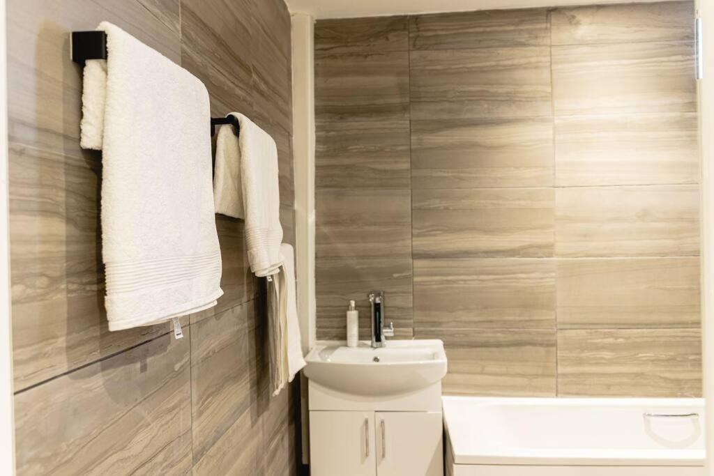 Apartamento 2 Bed With Free Parking Londres Exterior foto